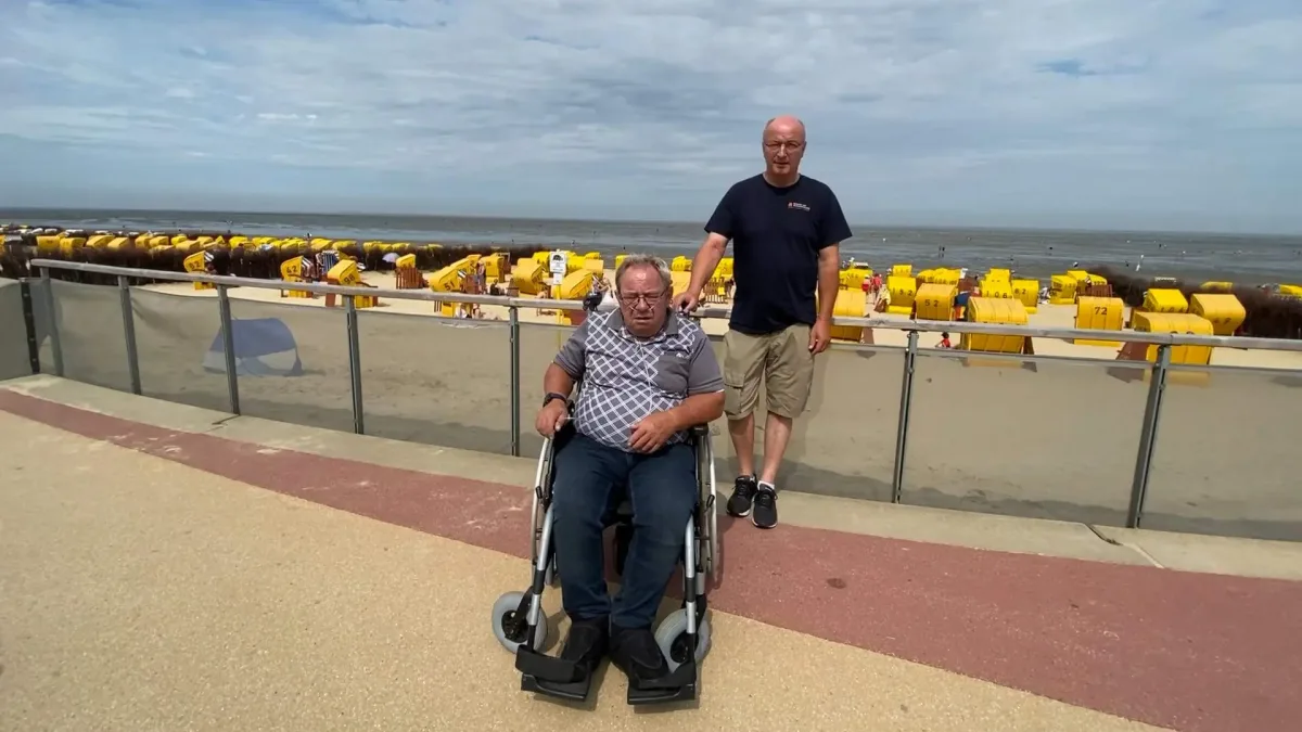 Strandausflug nach Cuxhaven – Spaziergang auf der Promenade